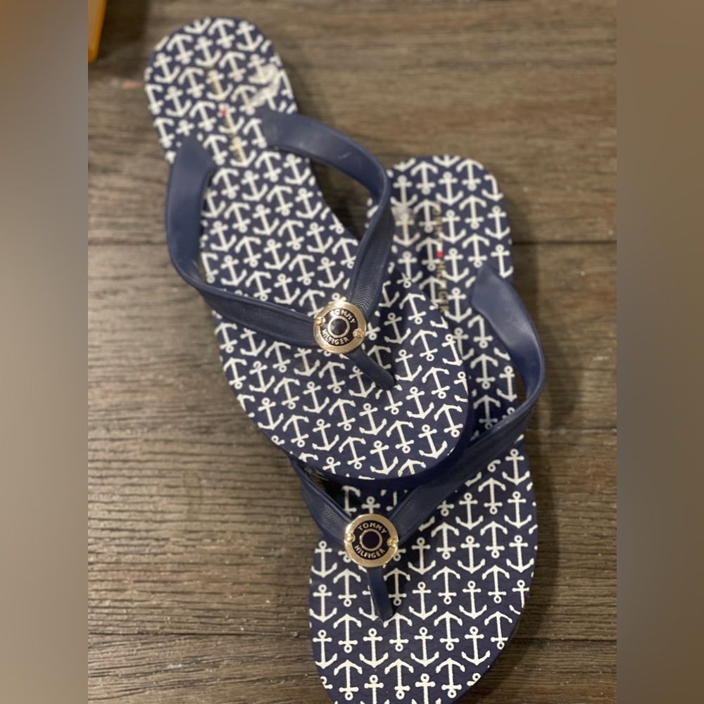 Tommy Bahama flip flops